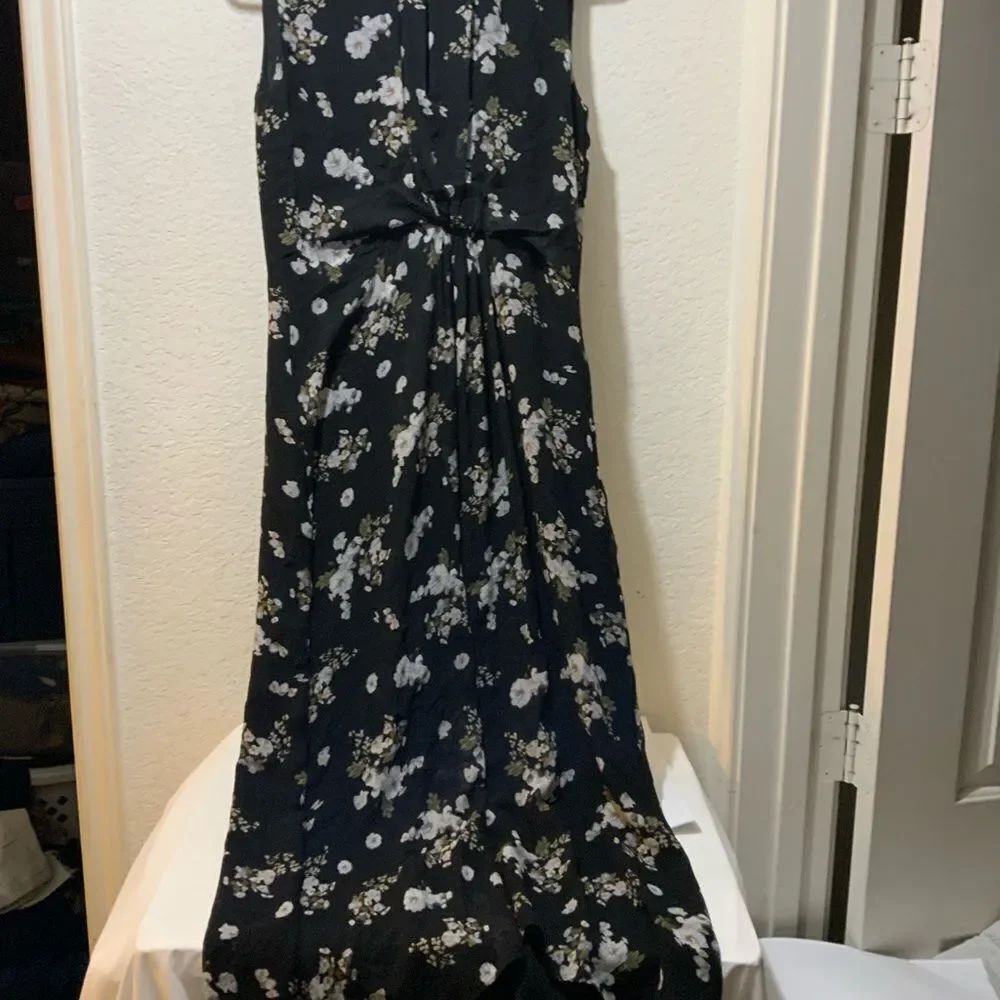 Vince Tossed Floral Sleeveless Silk Maxi Dress - Picture 8 of 8